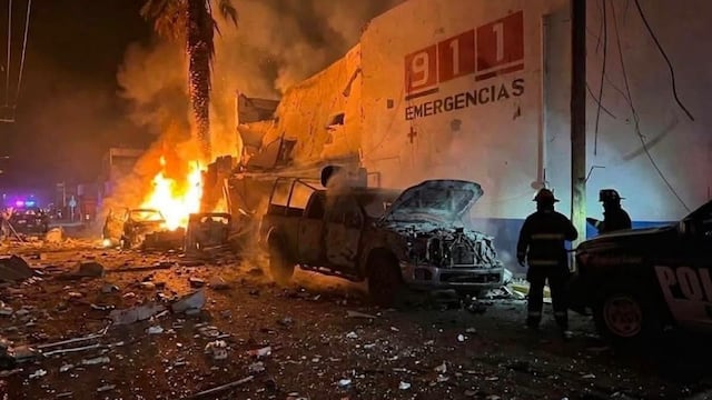Coche bomba explota frente a comandancia en Zacatecas; hay 10 heridos