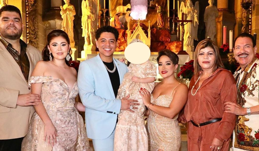 Eduin Caz y Daisy Anahy juntos en bautizo