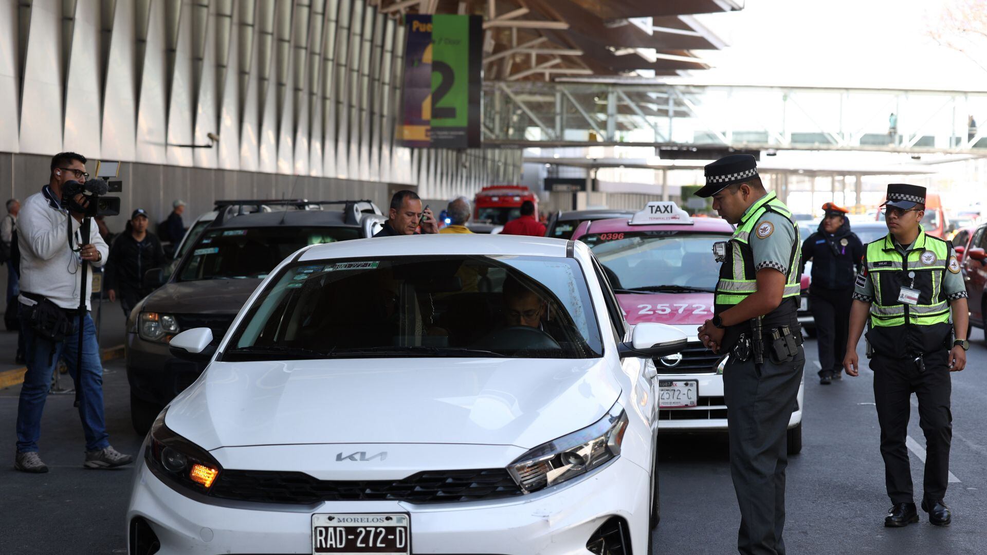 Uber mantiene operaciones en aeropuertos y colaboración con gobierno