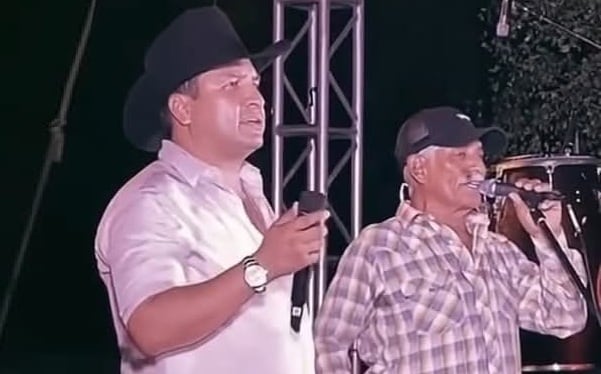 Julión Álvarez y su papá, César Álvarez Villalpando