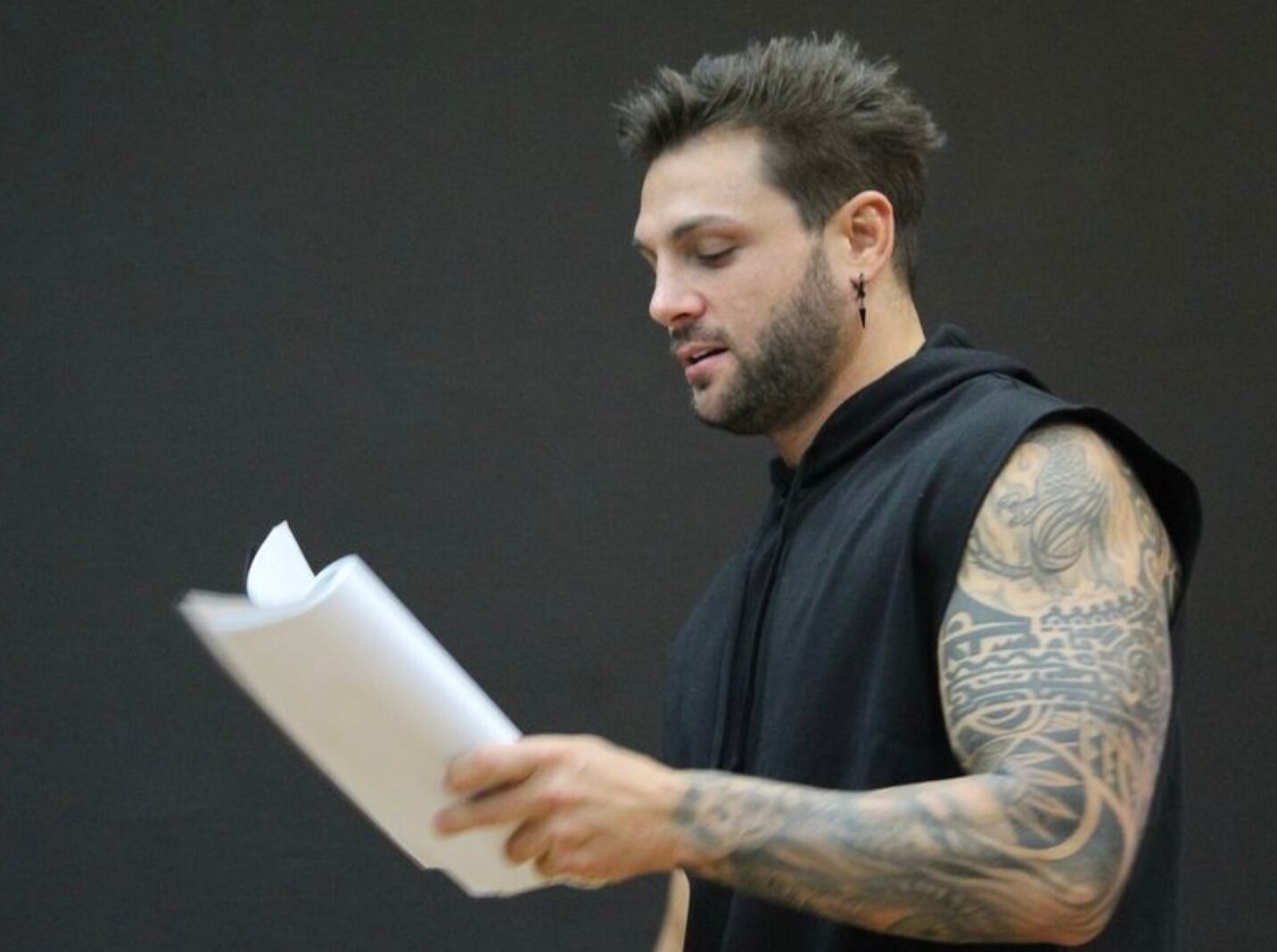 Nicola Porcella ensayando para Aventurera