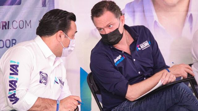 Nava y Mauricio Kuri, candidato del PAN a la gubernatura de Querétaro con los vecinos de Milenio III.