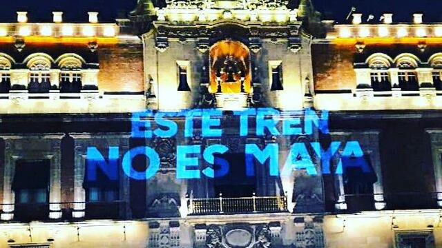 Tren Maya: Protestan contra mega obra de AMLO con proyección sobre Palacio Nacional