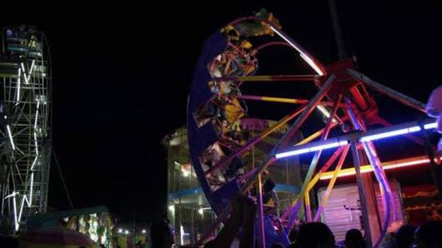 Una falla en juego mecánico dejó a 2 lesionados en Oaxaca