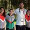 Clavadistas mexicanas en Tokio ignoran la polémica y se hacen fotos con André-Pierre Gignac