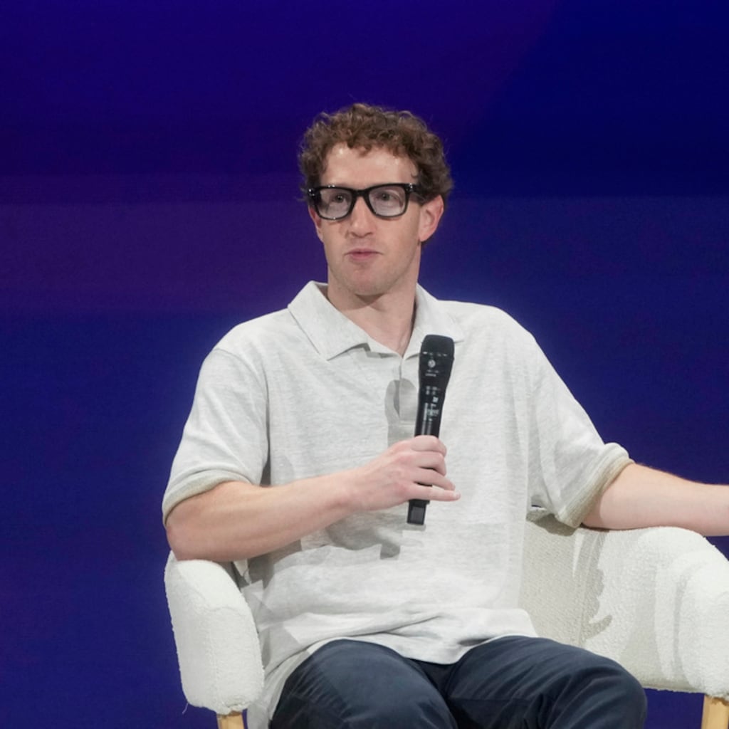Zuckerberg afirma que Meta alcanzó la frontera de la IA y descarta frenar su desarrollo