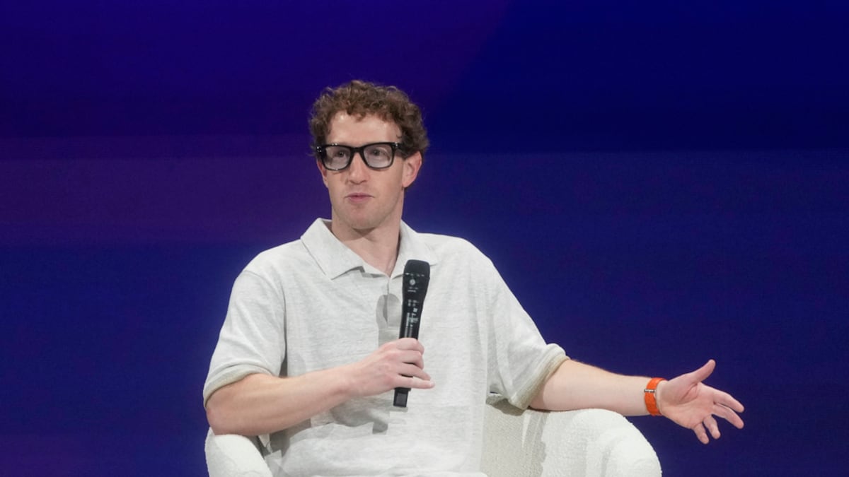 Zuckerberg afirma que Meta alcanzó la frontera de la IA y descarta frenar su desarrollo