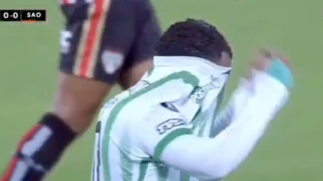 El referente de Atlético Nacional y que fuera estrella en Rayados durante su paso en Liga MX, hizo el ridículo en Copa Libertadores