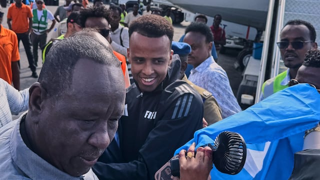 Omar Abdulkadir Artan vuelve como héroe tras ser rechazado en Estados Unidos