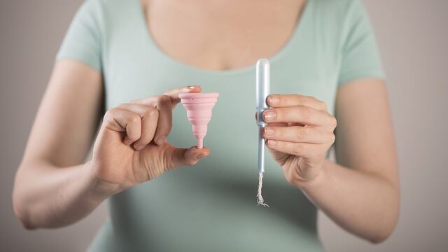 Tampón y copa menstrual