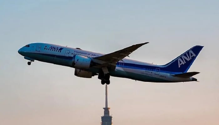 Boeing 737 realizó aterrizaje de emergencia en Japón; esto fue lo que pasó