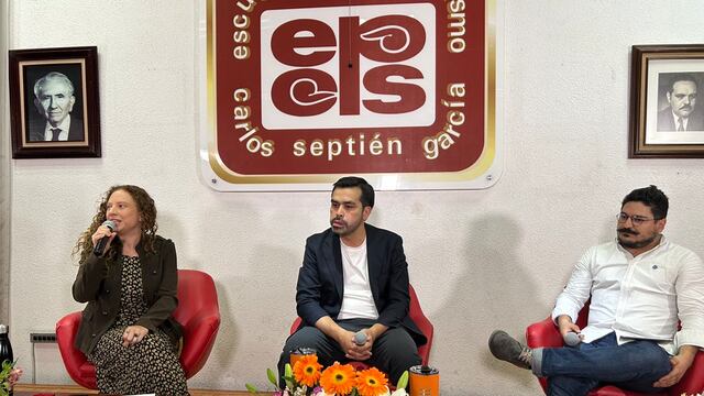 Jorge Álvarez Máynez en encuentro con estudiantes de la Escuela de Periodismo Carlos Septién García