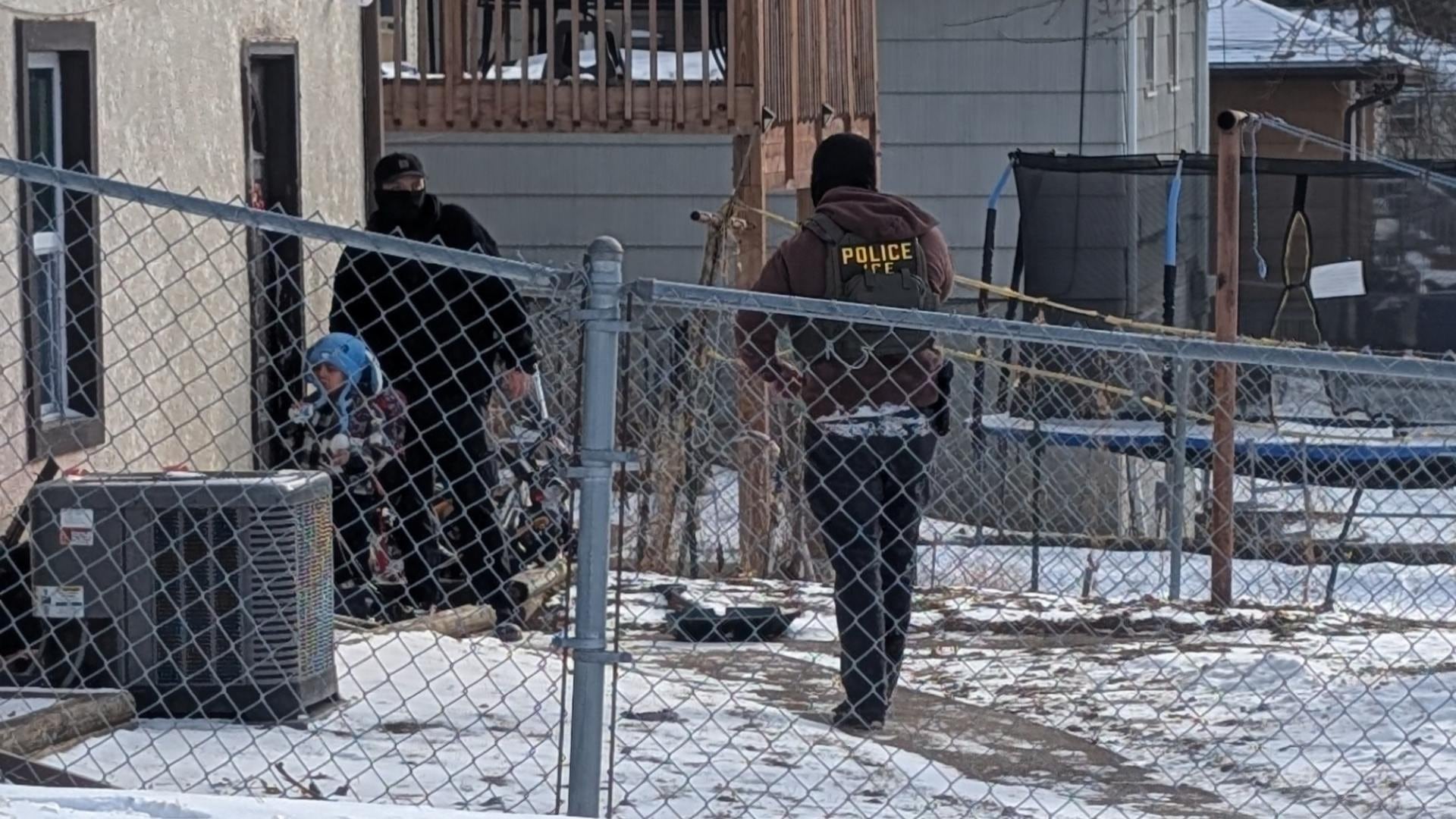 “Usaron a mi hijo como carnada”: madre de niño detenido por ICE rechaza versión oficial