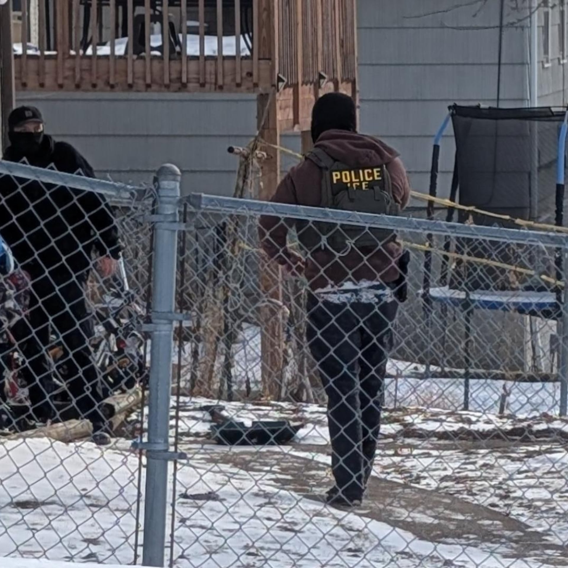 Gobernar con miedo: Homan al mando y la legitimidad de la resistencia cívica