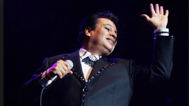 Desde Bellas Artes, el último Divo sonreía con satisfacción.