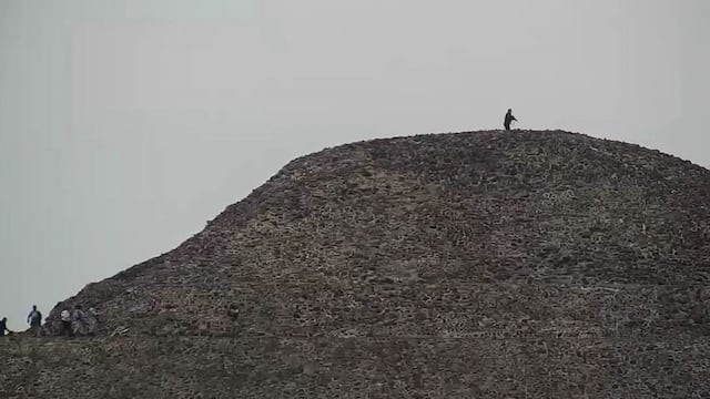 Un hombre de aproximadamente 30 años realizó disparos en la parte alta de la Pirámide de la Luna, en la zona arqueológica de Teotihuacán