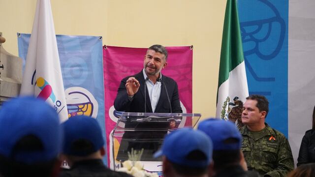 Mauricio Tabe, alcalde en Miguel Hidalgo, desayuna con policías de Blindar MH