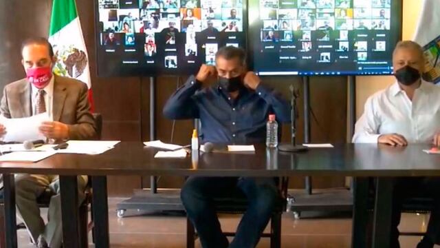 El Bronco encabezó la rueda de prensa.