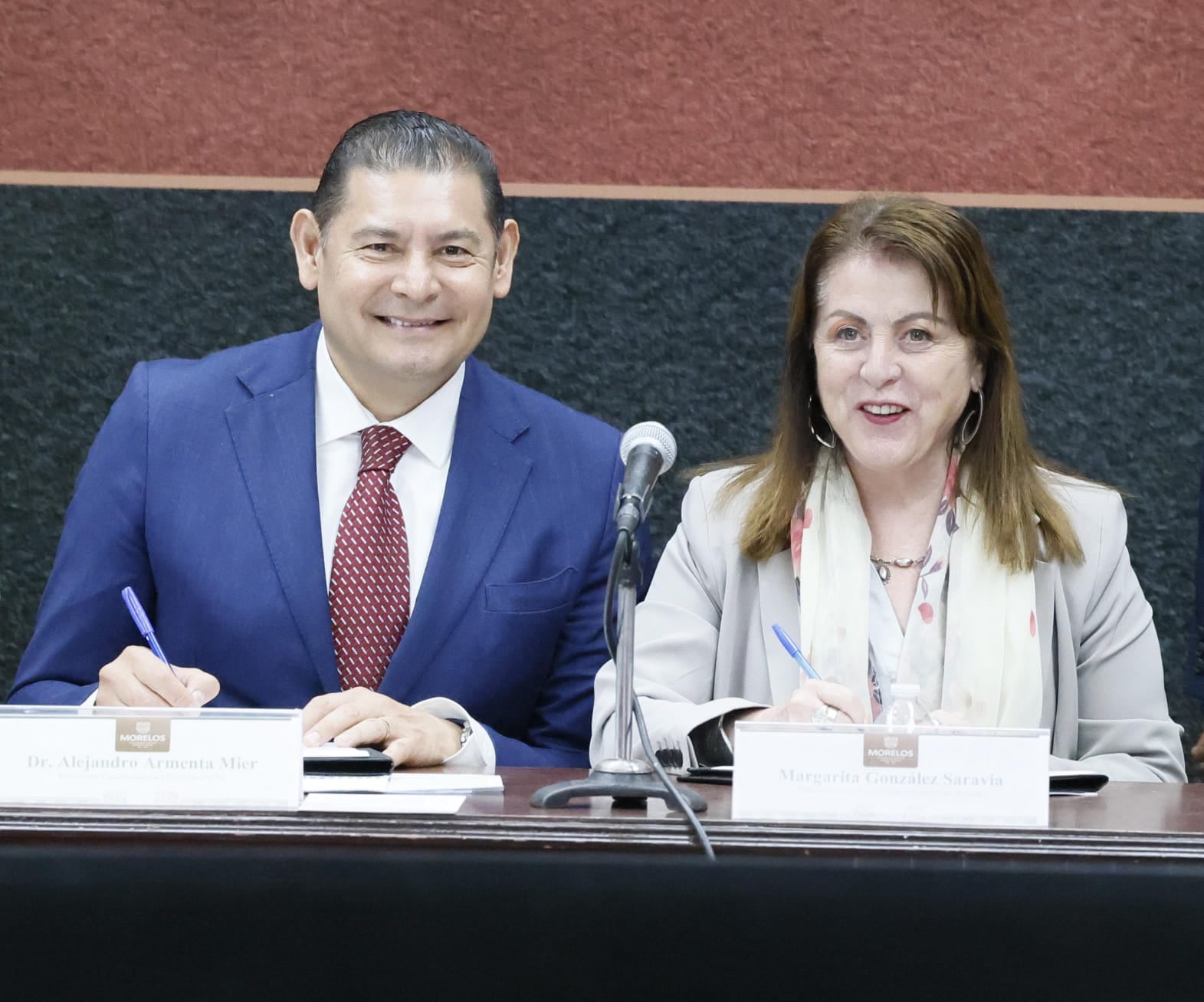 Alejandro Armenta y Margarita González, gobernadores de Puebla y Morelos