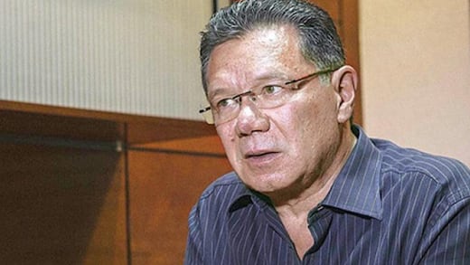 Jorge Fernández en EEUU: ‘Auro patrui Richii atque armis Statunitensibus servio’