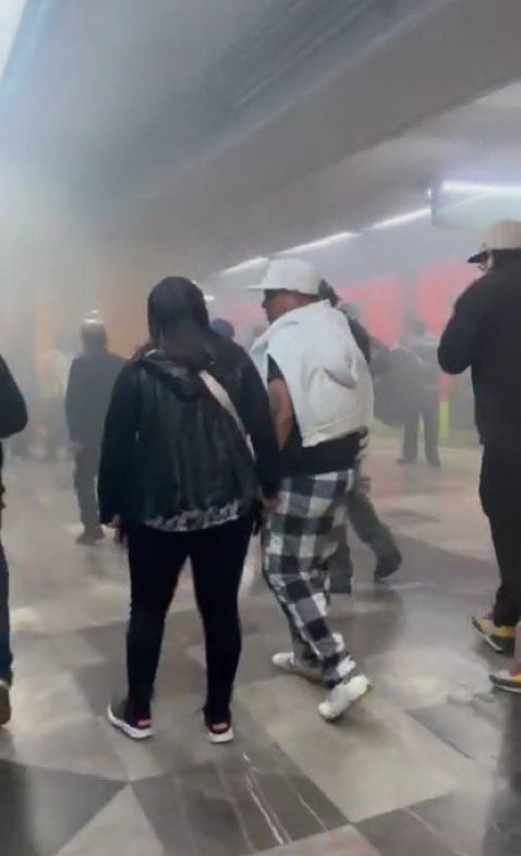 Línea 8 del Metro CDMX; reportan humo