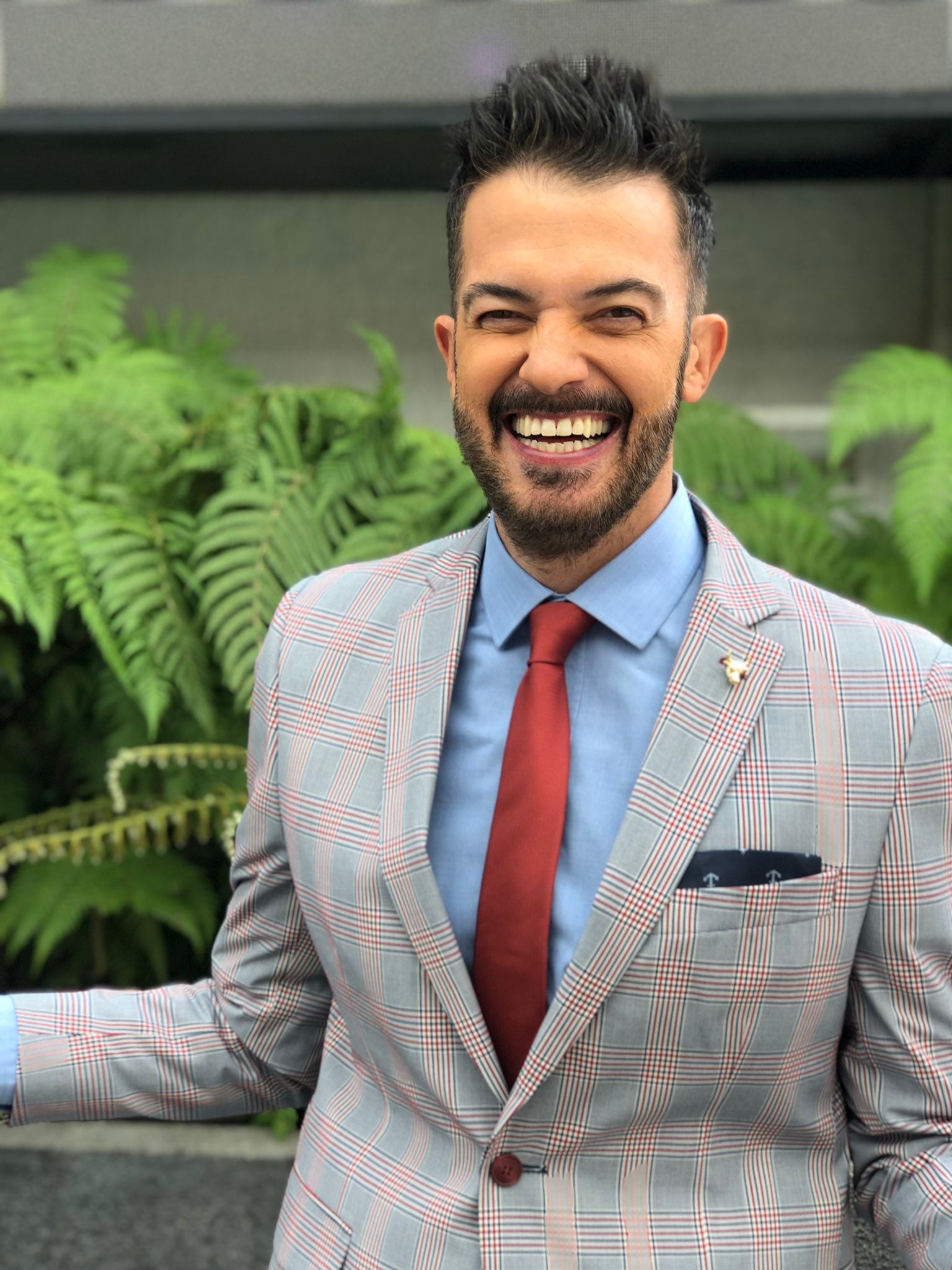 Fernando del Solar, conductor.