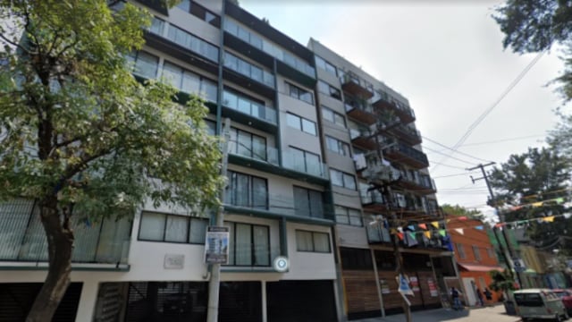 Mujer se tira del sexto piso de edificio en CDMX