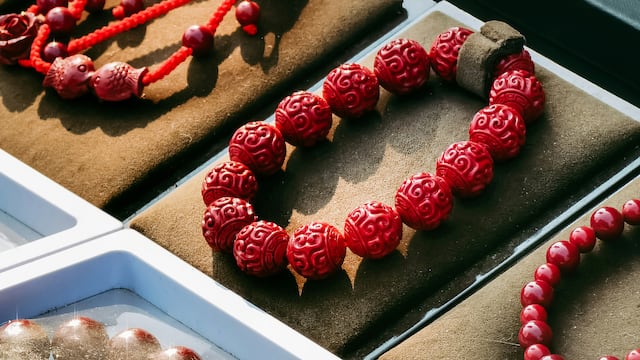 Pulsera roja de protección