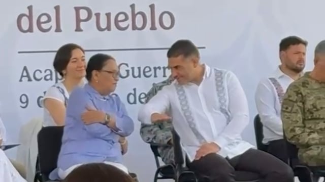 Rosa Icela y Omar en amena charla