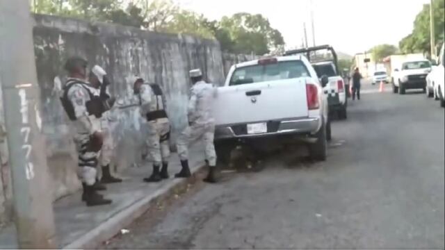 VIDEO: Agentes de la Guardia Nacional que escoltaban migrantes en Oaxaca fueron detenidos por policías estatales
