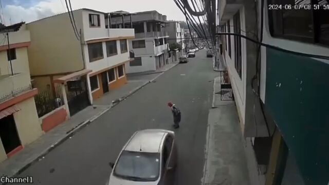 Adulto Mayor es atropellado y arrastrado en Quito, Ecuador
