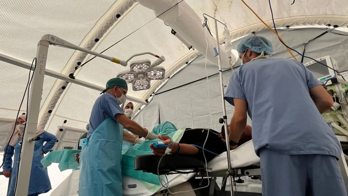 Hospital de la Cruz Roja en Rafah, al sur de la Franja de Gaza, trabaja al máximo de su capacidad