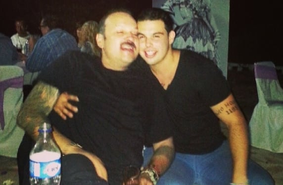 Pepe Aguilar con su hijo Emiliano