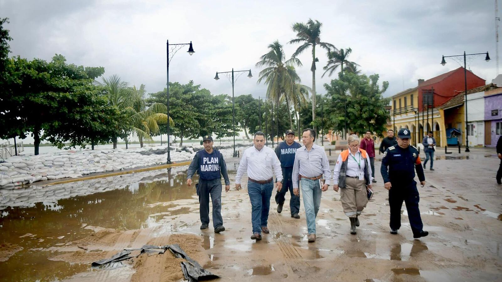 Cuitláhuac García llega a Tlacotalpan para evaluar acciones por inundaciones