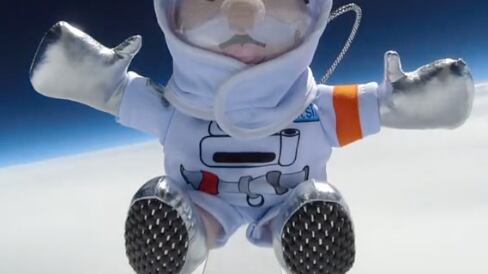 El Dr. Simi ya llegó hasta el espacio (VIDEO)