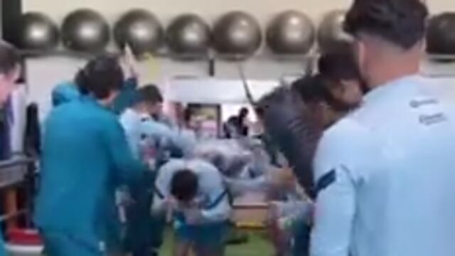 Jonathan dos Santos y Diego Valdés recibimiento (Foto: Captura de video)