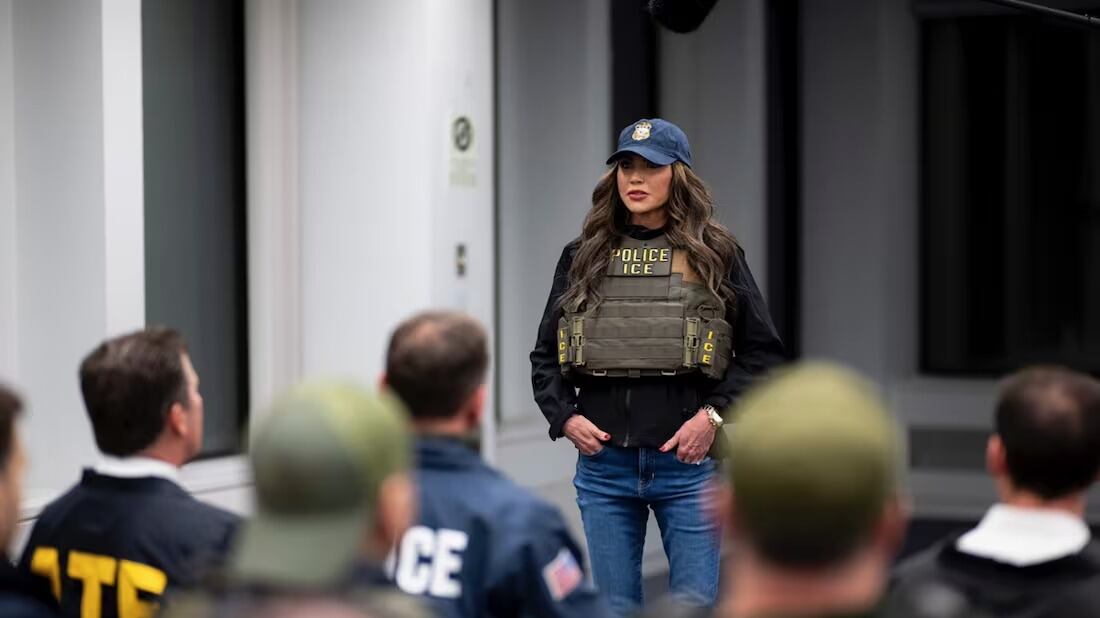 Secretaria Kristi Noem, con respeto le preguntó: ¿Qué culpa tiene el tomate?