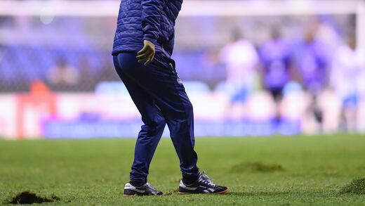 Gobierno de Puebla pide reparar cancha del Estadio Cuauhtémoc tras daño en la Liga MX