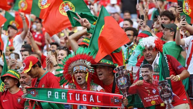 Fans de Portugal en la Puskás Arena