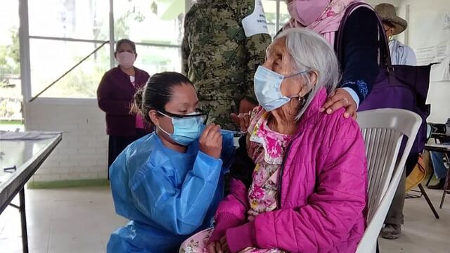 Mujer vacunada en Veracruz