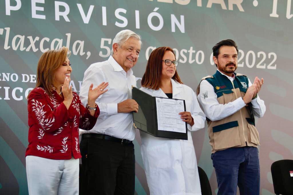 AMLO en la supervisión del Hospital General de Huamantla