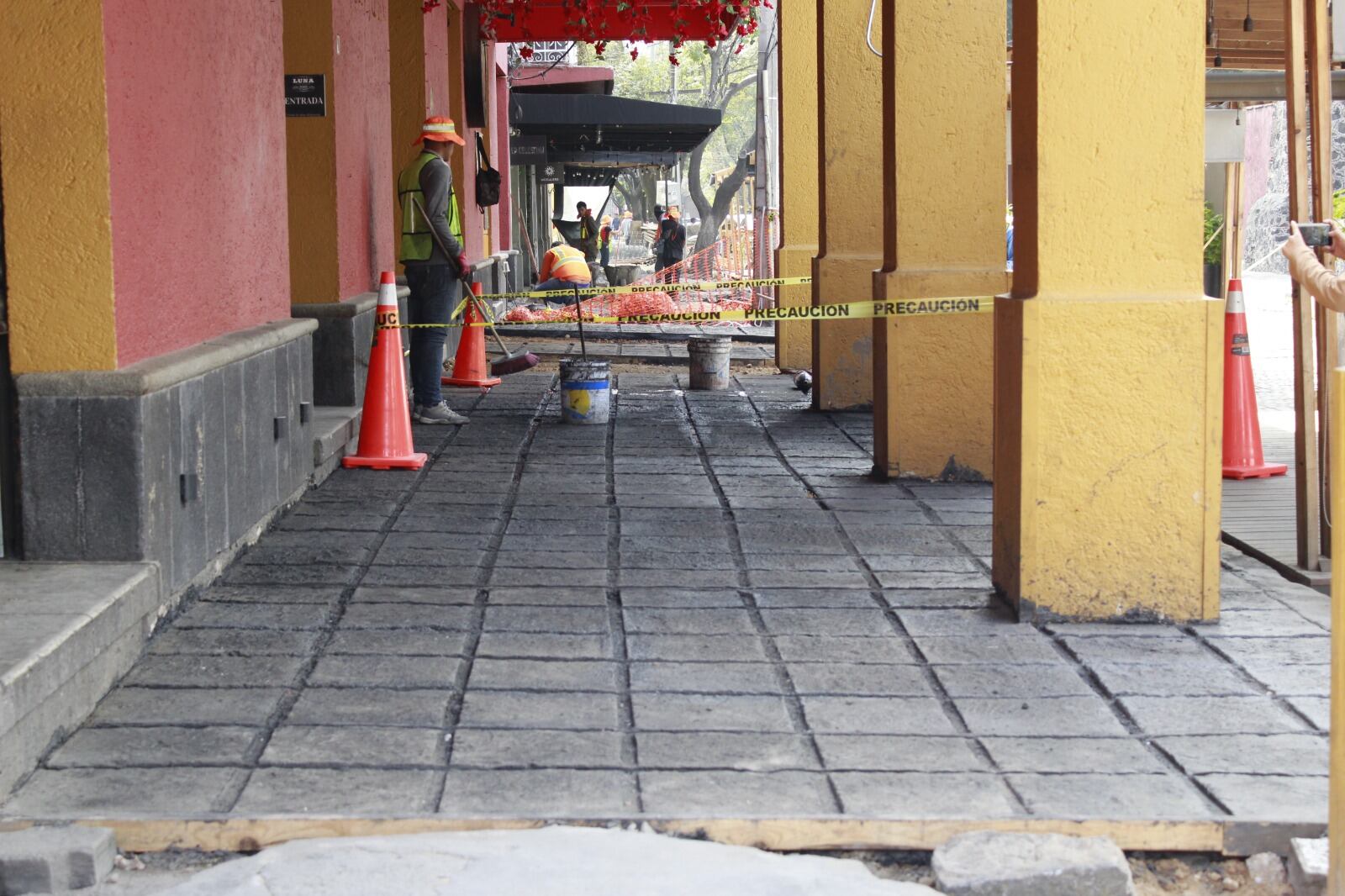 Coyoacán rehabilita banquetas de su centro histórico