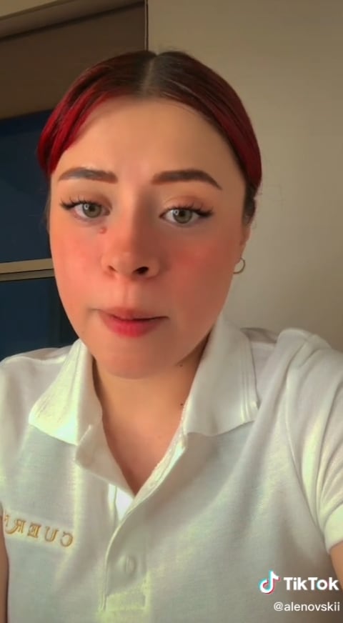 Mujer denuncia en TikTok que fue despedida por el color de su pelo