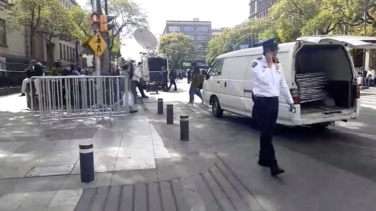 Resguardan entrada de AMLO a la Corte