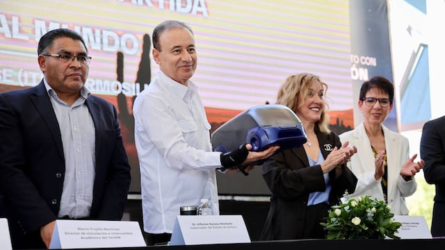 Alfonso Durazo impulsa el primer auto eléctrico hecho en Sonora.