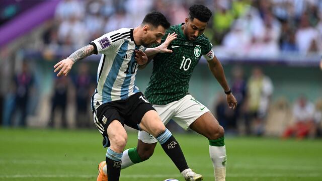 Lionel Messi y Salem Al-Dawsari