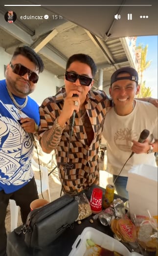 Eduin Caz invita a La última peda, desde la playa.