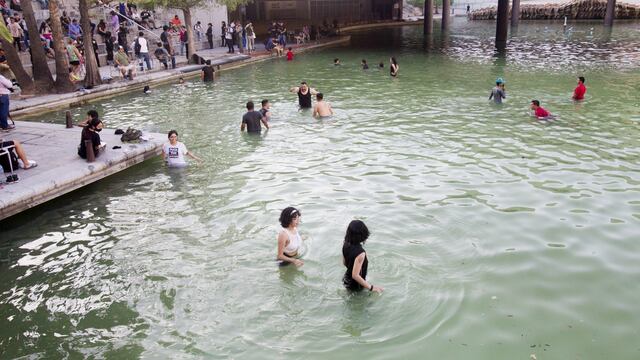 Baño masivo en Monterrey por falta de agua