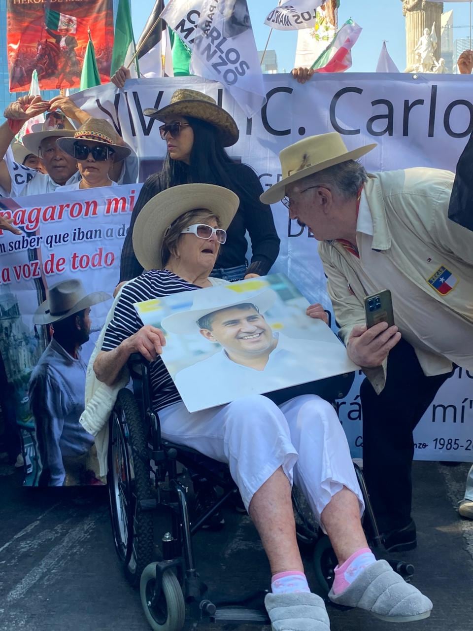 Abuelita de Carlos Manzo en marcha de la Generación Z