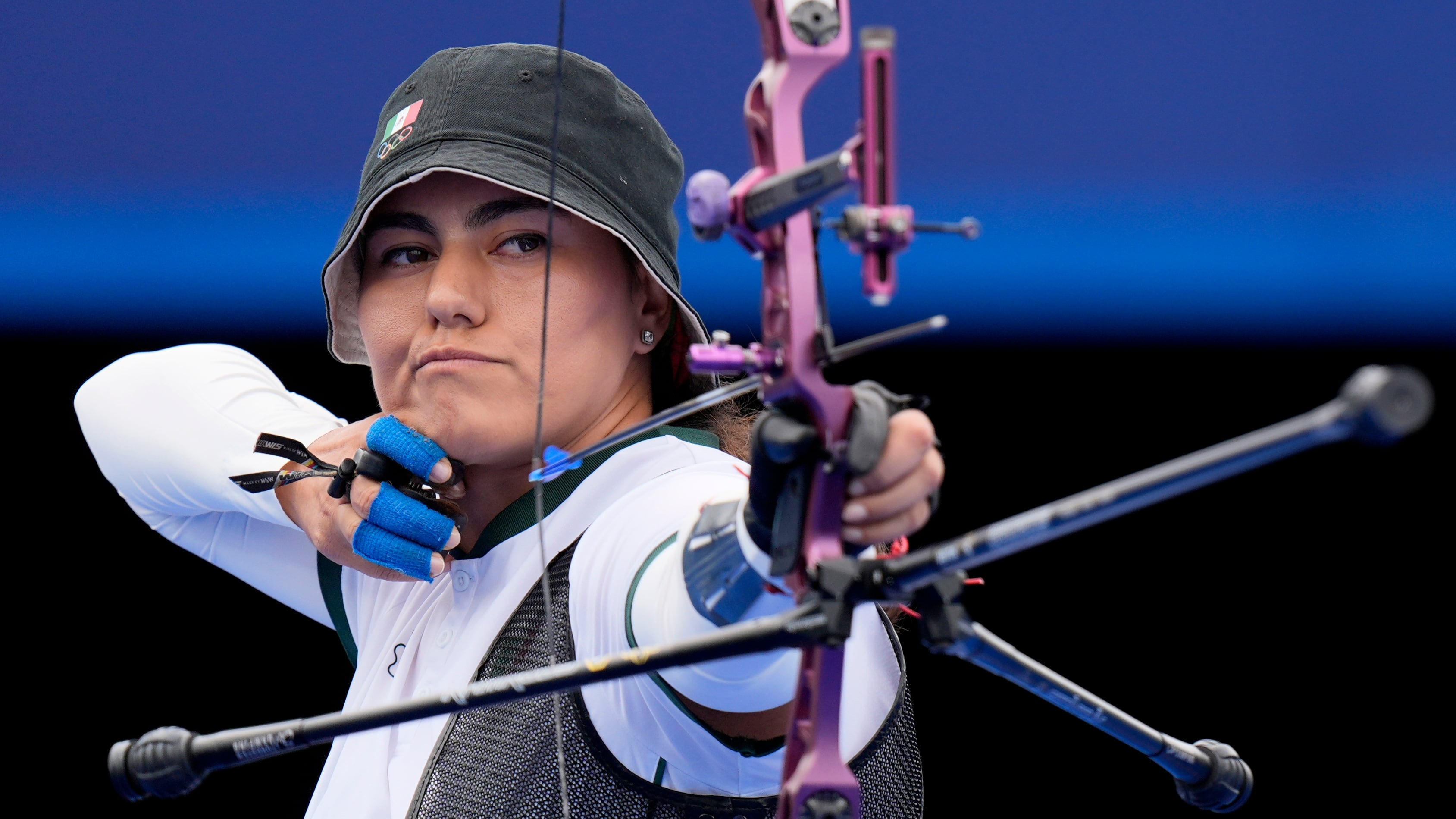 Arquera Alejandra Valencia denuncia que le redujeron su beca pese a ganar medalla olímpica